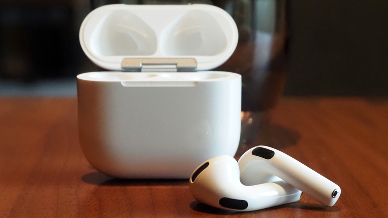 Apple AirPods 4