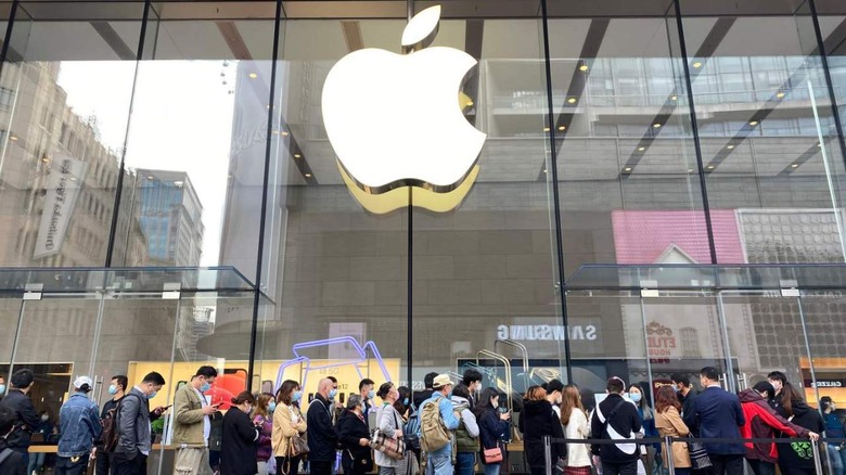 People in Apple Store line