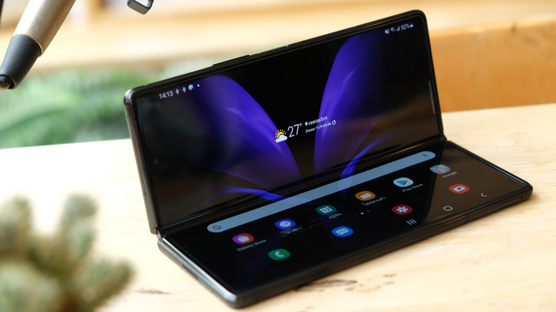 Foldable tablet