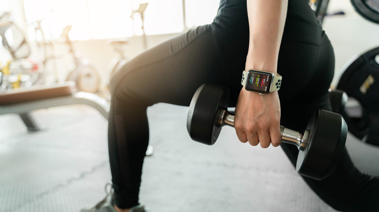 Woman working out wearing an Apple Watch.