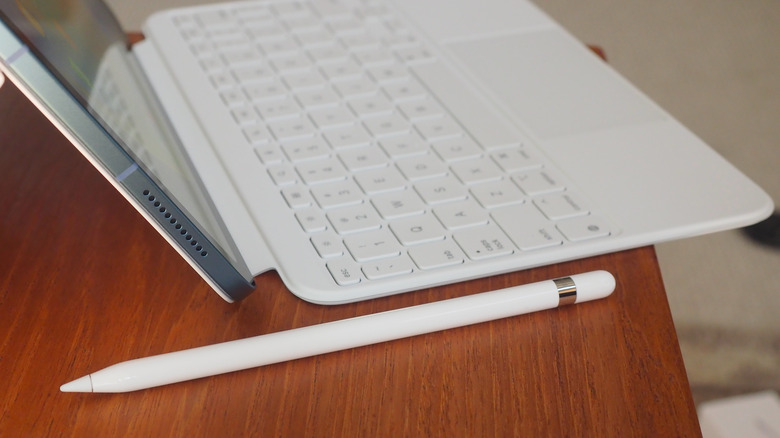 iPad 2022 and Apple Pencil