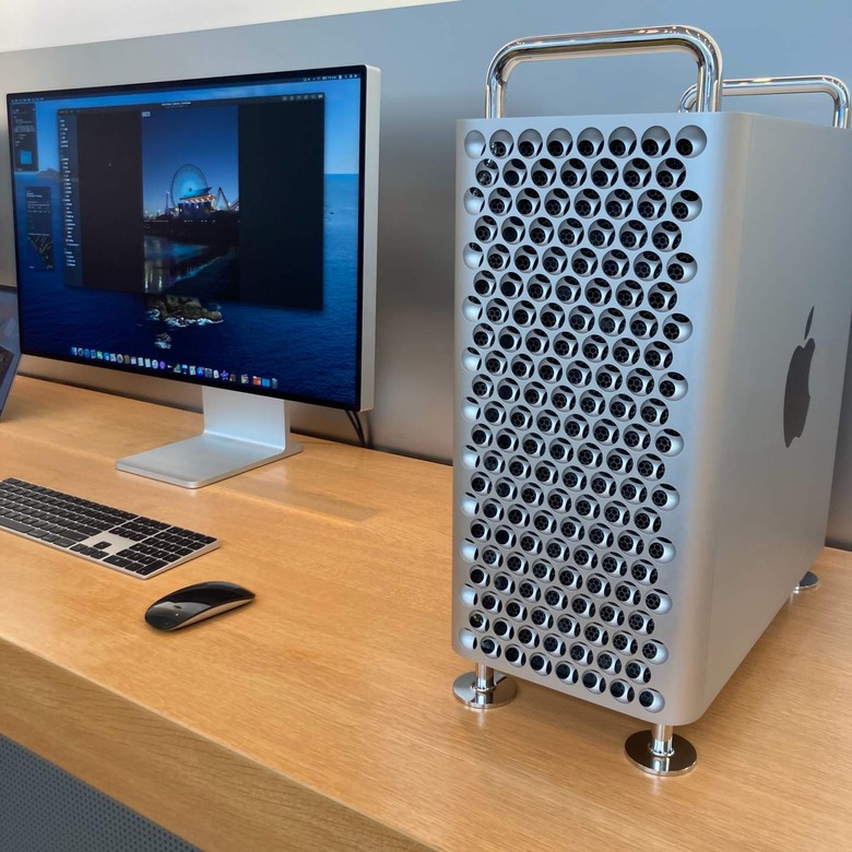 Mac Pro by Apple display