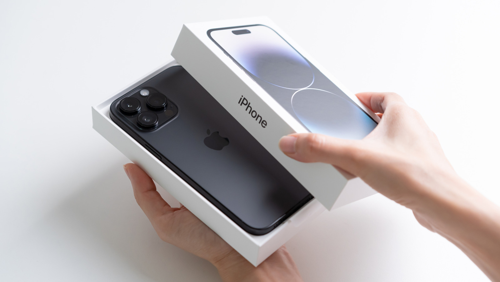 Apple Packaging: What Makes Unboxing The White Boxes So Special