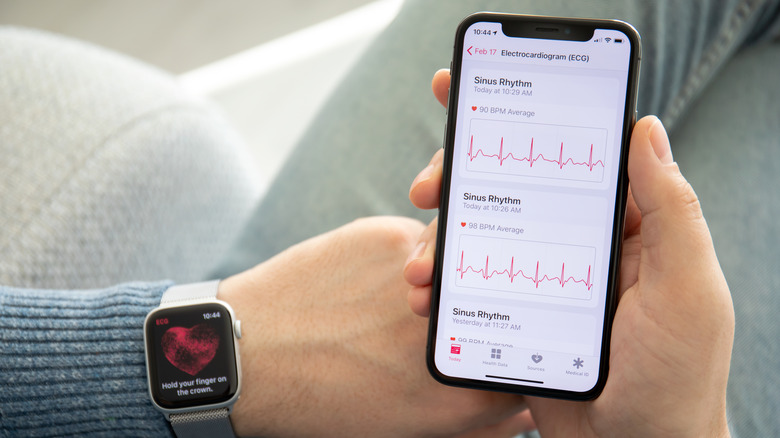 Man using ECG feature on the Apple Watch