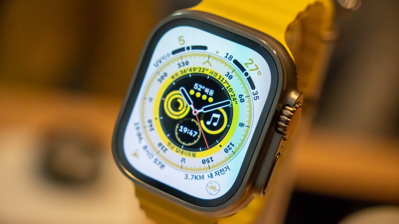 Apple Watch Ultra 2 retail display