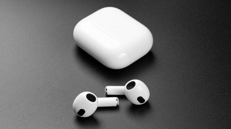 AirPods charging case