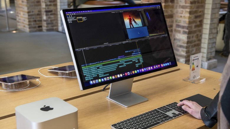 Apple Pro Display in Apple store