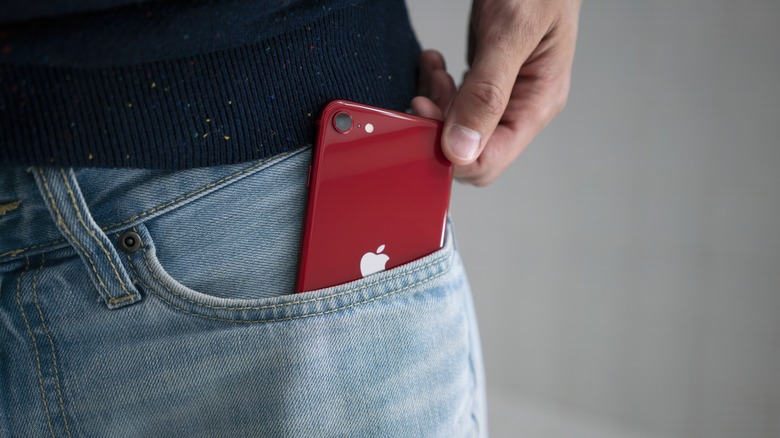 iPhone SE (2022) in a person's denim pocket.