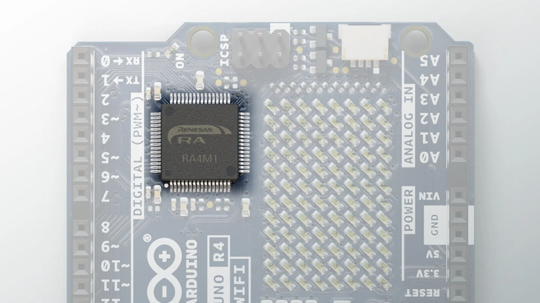 microcontroller chip on Uno R4 WiFi