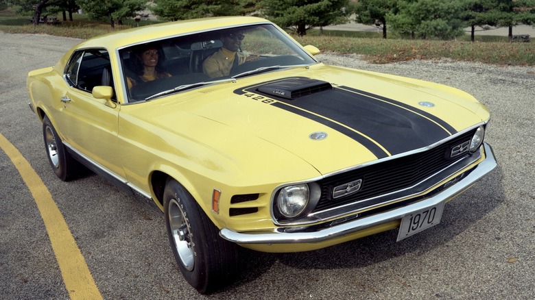 Ford Mustang Mach 1 yellow