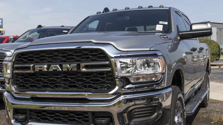 Dodge Ram 1500 Vs. 2500 Cab Size: Which Is Bigger?