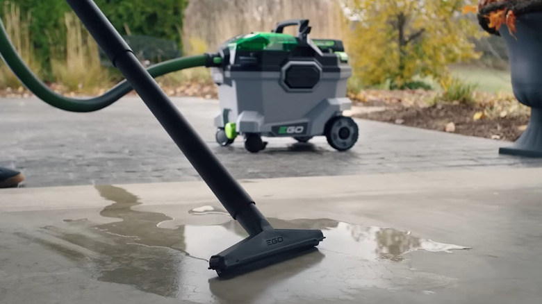 EGO wet/dry vacuum vacuuming water spills on floor
