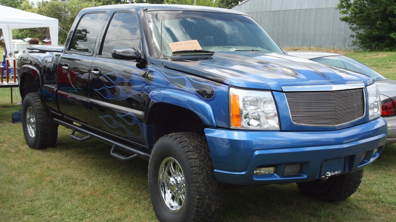 pickup truck with side step running boards