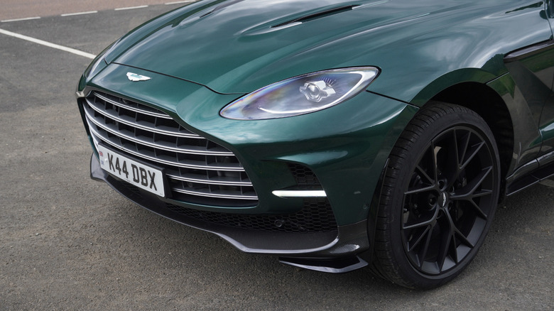 2025 Aston Martin DBX 707 front end detail