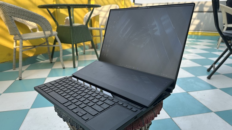 Angled side view of the Asus ROG Zephyrus Duo 16