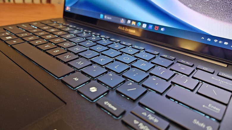 Asus Zenbook 14 OLED 2024 backlit keyboard