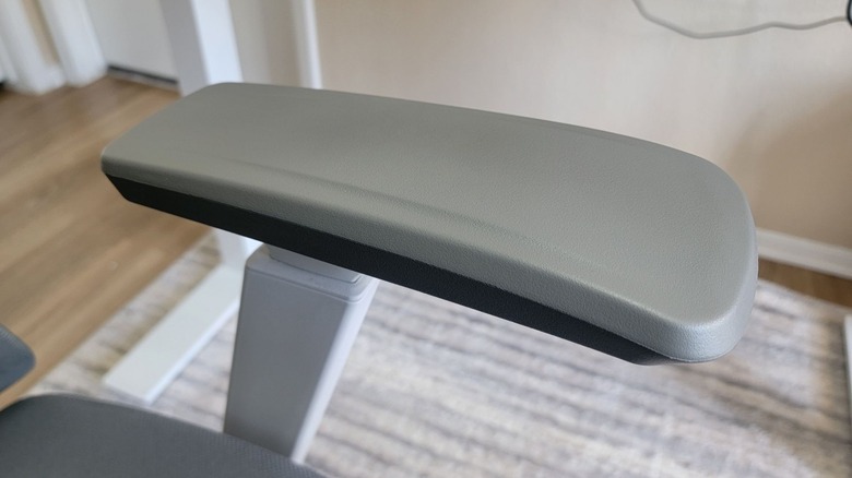 autonomous ergochair curve armrest