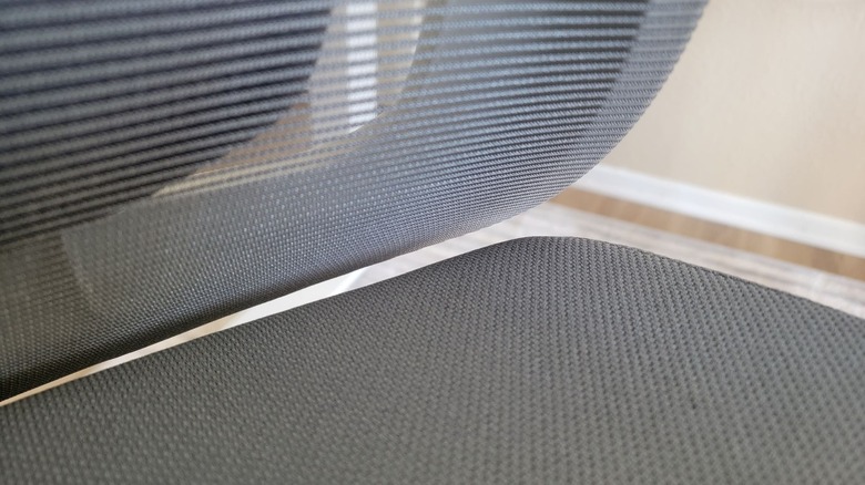 closeup of material on autonomous ergochair curve chair