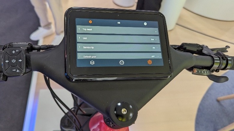 Orbic 5G eBike handlebar screen display