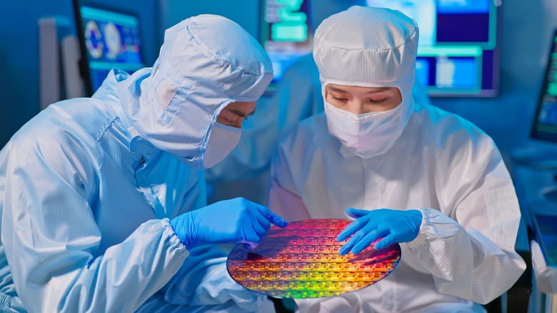 Chipmakers work on semiconductors
