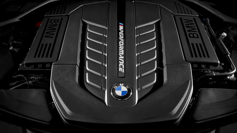 2017 BMW M760Li xDrive engine