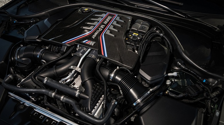 2021 BMW M5 CS engine