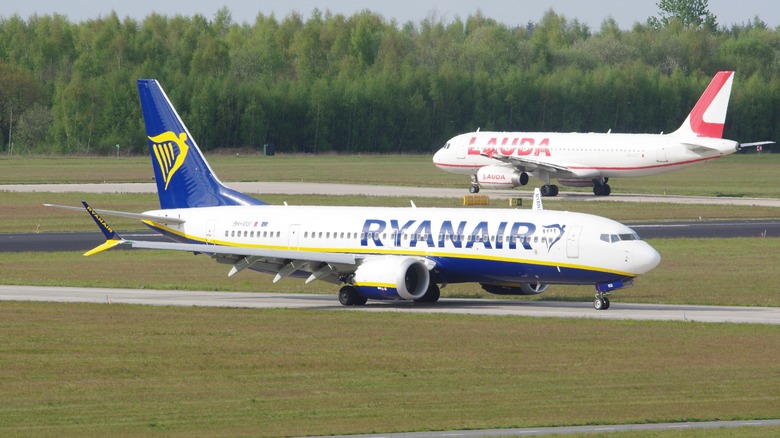 A Ryan Air Boeing 737 with a Lauda Air Airbus A320 in the background