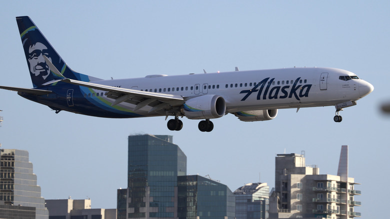 Alaska Air Boeing 737 Max 9 landing