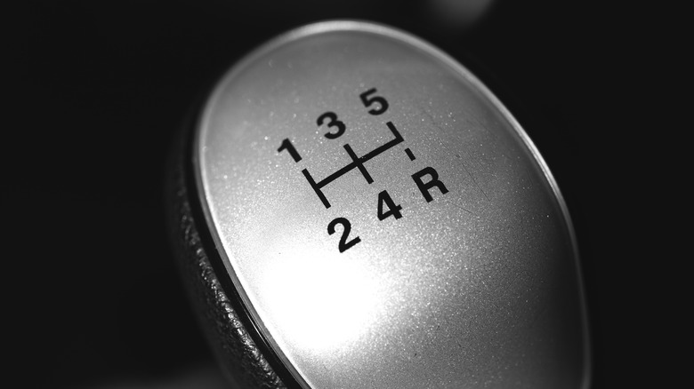 Manual gear shifter