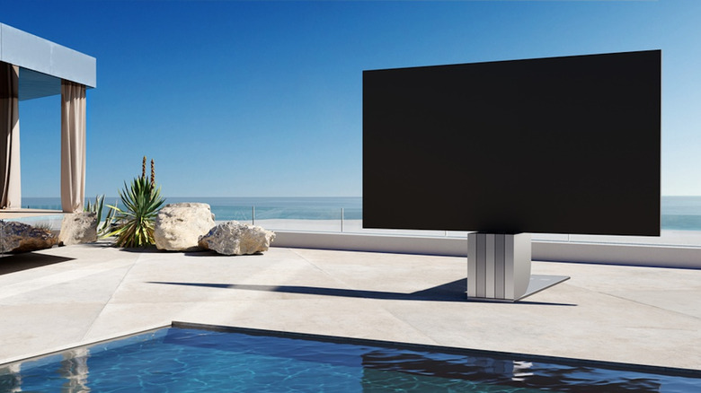 unfolded N1 Outdoor TV poolside