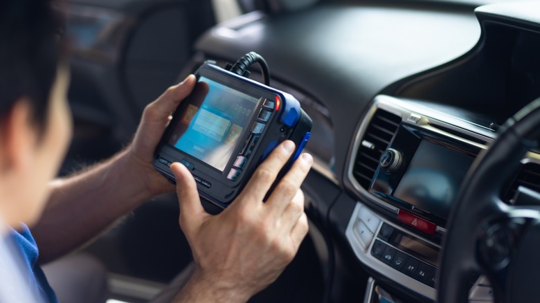 mechanic using OBD scanner