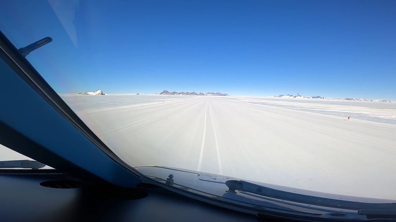 Hi Fly's Airbus A340 lands in Antarctica