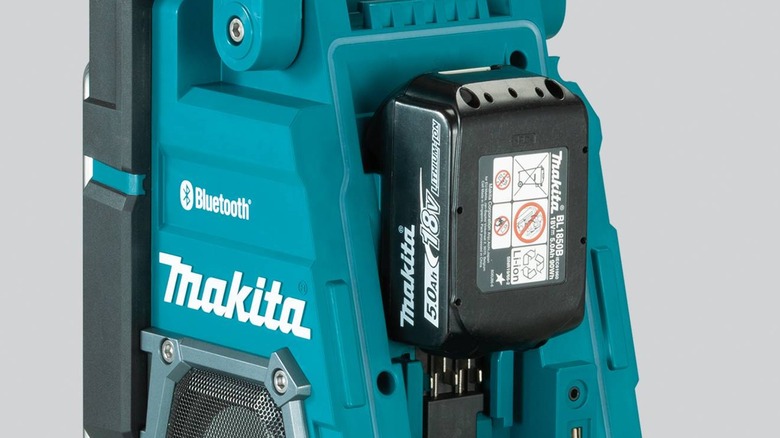 Makita XRM10 charging battery