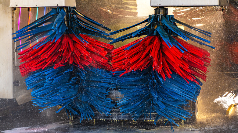 Automatic Car Wash With Spinning Brushes