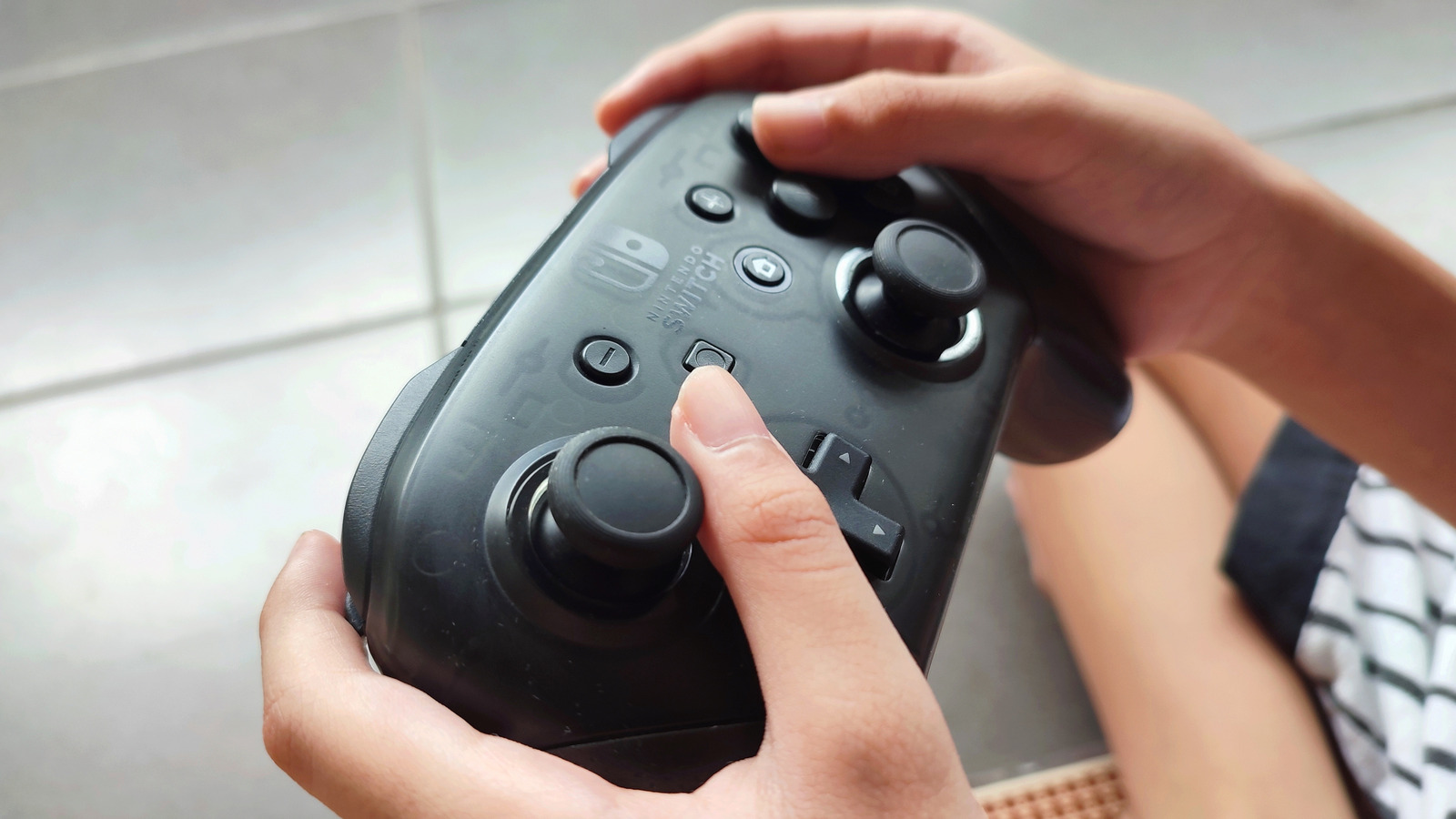 Here's why the Nintendo Switch Pro controller is so special