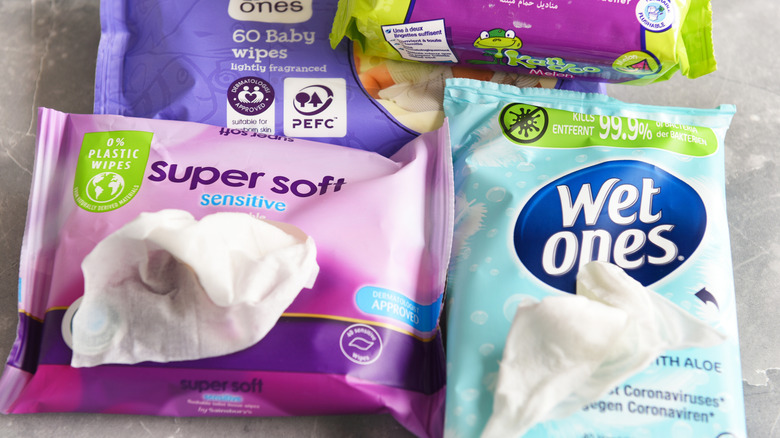 pack of wet wipes