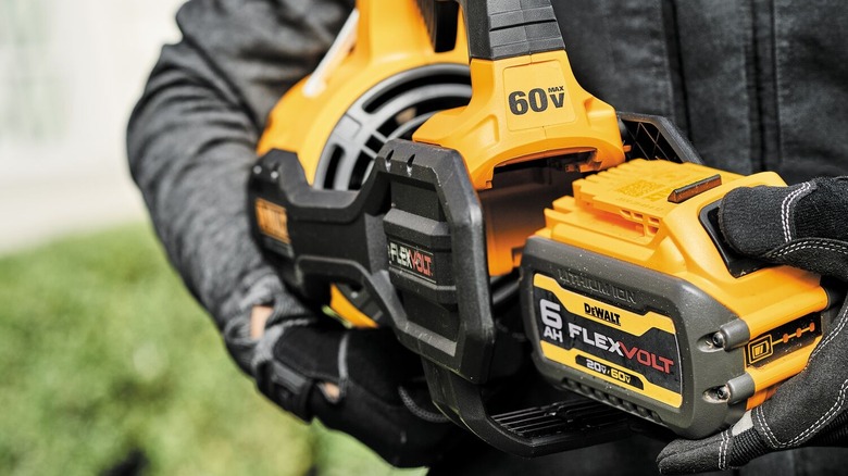 Inserting a DeWalt Flexvolt battery pack