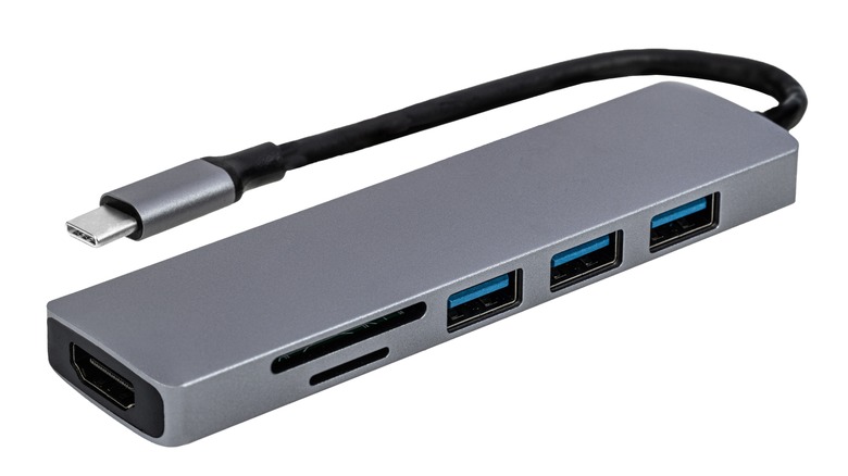 USB-C docking station with HDMI port