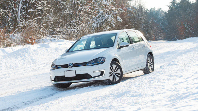 VW E-Golf on a snowy day