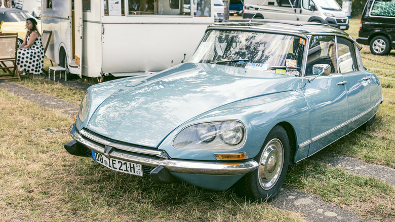 Citroën DS at car show