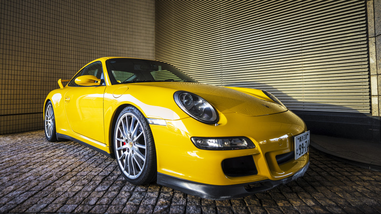 Porsche 997.1 GT3 in yellow
