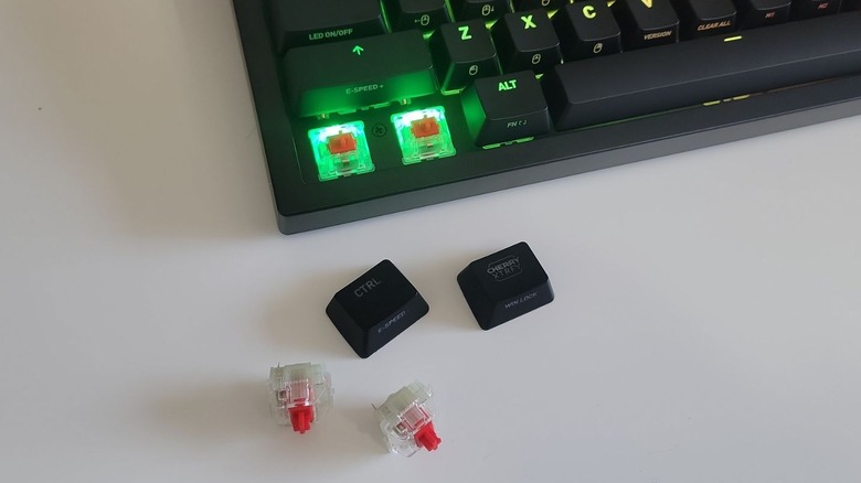 hot-swappable switches on CHERRY XTRFY K5V2 keyboard