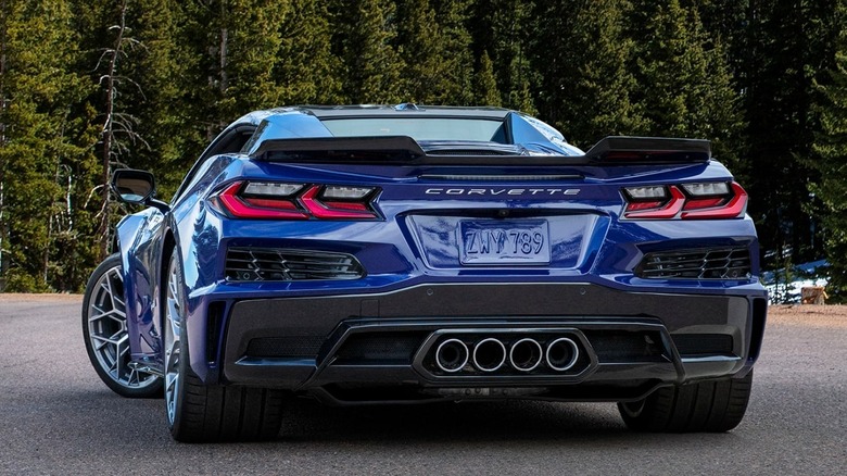 Rear end closeup view of the 2025 Chevrolet Corvette ZR1