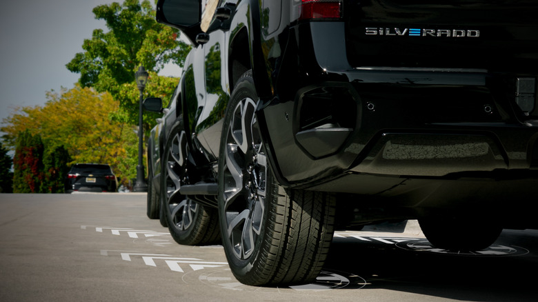 2025 Silverado EV RST showing tires in Sidewinder mode