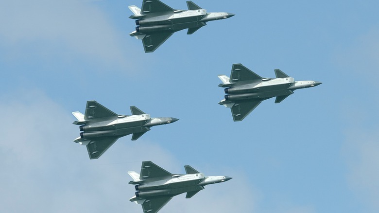 Chengdu J-20 flying in formation