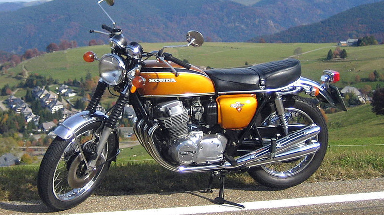 Honda CB750 in the countryside