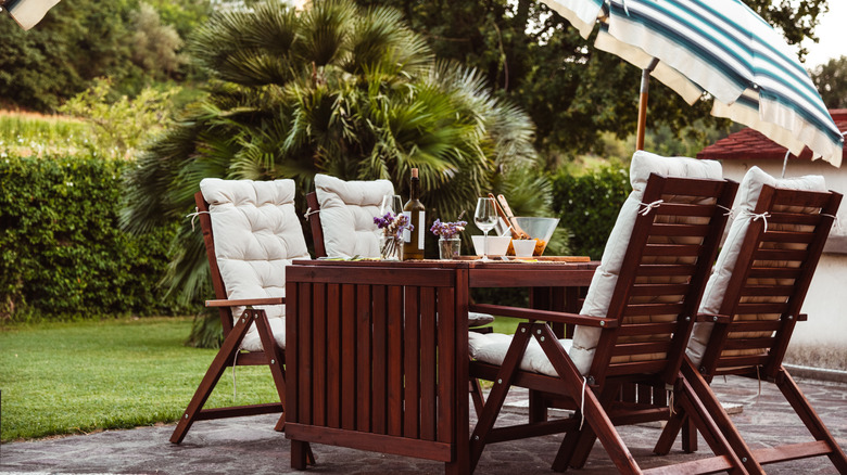 Outdoor table setup