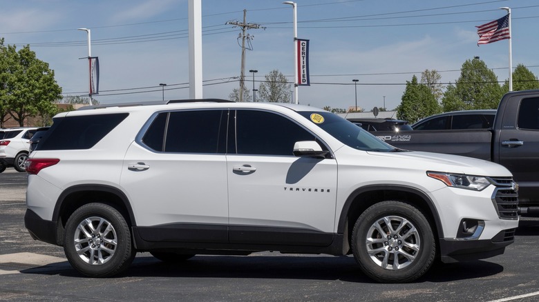 Used white Chevrolet Traverse