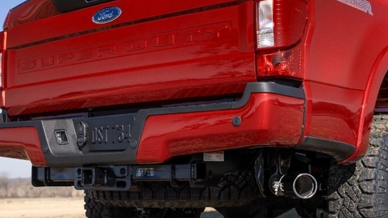 Ford F-250 Super Duty exhaust pipes.