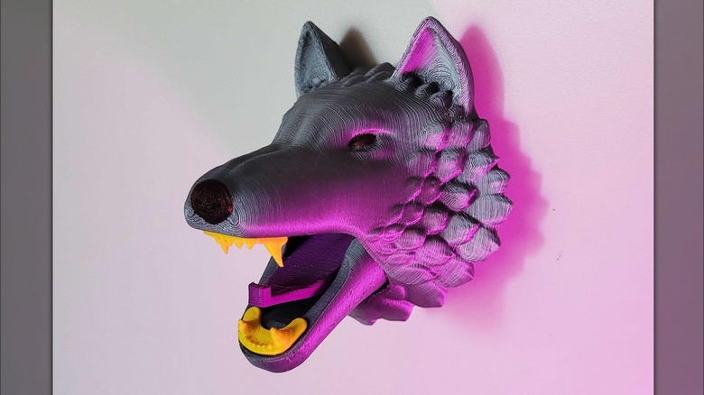 3D print wolf head closing coat rack